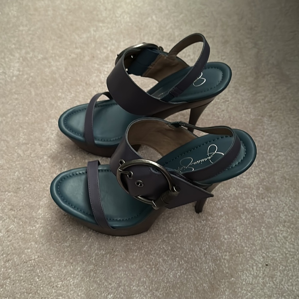 Heels - Picture 2 of 3
